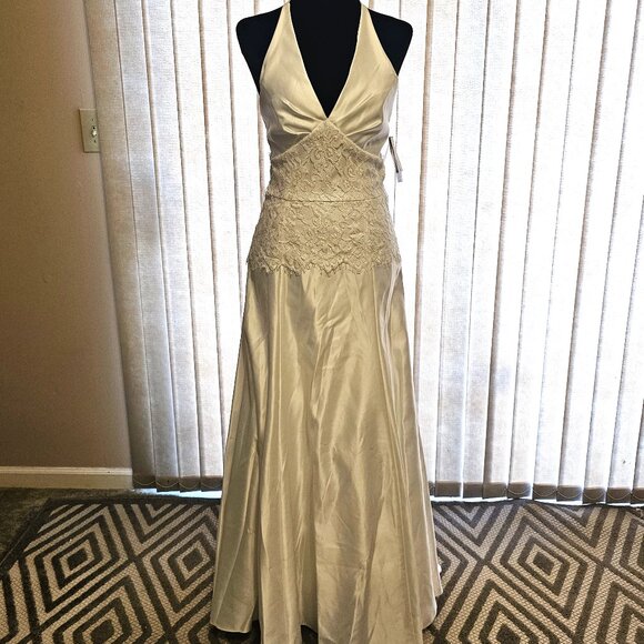 Jessica McClintock White Halter Wedding Dress 6 - mordernwear.com